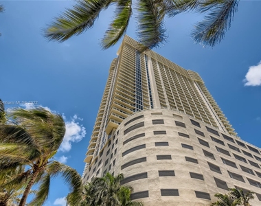 16699 Collins Ave - Photo Thumbnail 27