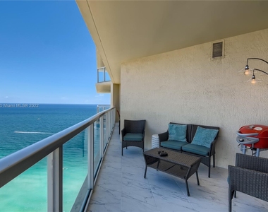 16699 Collins Ave - Photo Thumbnail 22