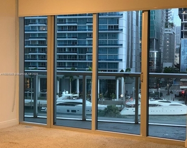 475 Brickell Ave - Photo Thumbnail 3