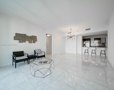 951 Brickell Ave - Photo Thumbnail 8