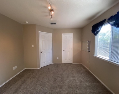 2853 Bluffs Court - Photo Thumbnail 13