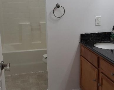 885 Forest Ave 304 - Photo Thumbnail 12