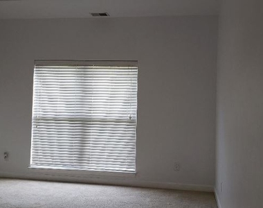 885 Forest Ave 304 - Photo Thumbnail 11