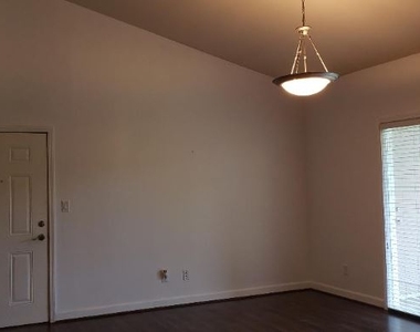 885 Forest Ave 304 - Photo Thumbnail 10