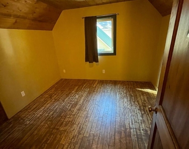 2572 Rose Ave - Photo Thumbnail 7