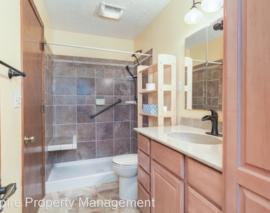 4936 Dartmouth Drive Unit 32 - Photo Thumbnail 9