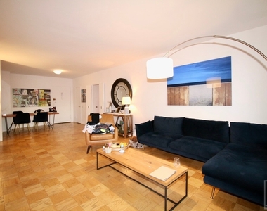 200 East 64th Street - Photo Thumbnail 3