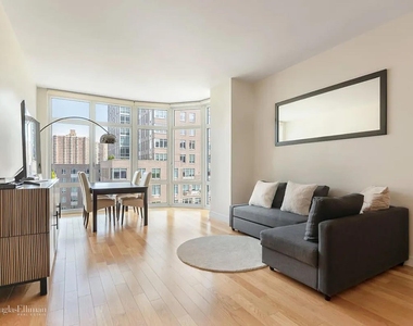 555 W 59th St - Photo Thumbnail 1