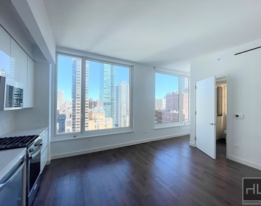 232 East 54th Street - Photo Thumbnail 2