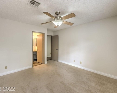 2904 Gentilly Lane - Photo Thumbnail 12