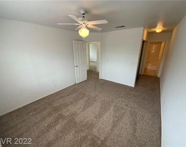 2608 Giant Redwood Avenue - Photo Thumbnail 9