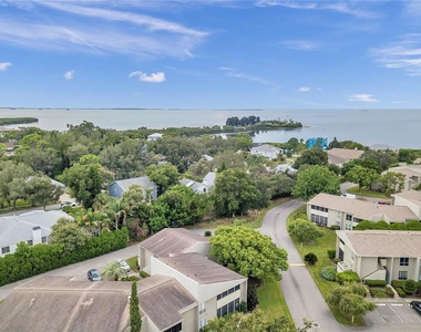 425 Windrush Bay Drive - Photo Thumbnail 38