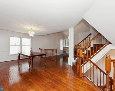 7503 Silver Maple Lane - Photo Thumbnail 9