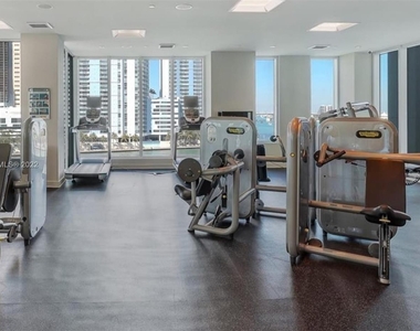 900 Brickell Key Blvd - Photo Thumbnail 17