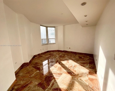 888 Brickell Key Dr - Photo Thumbnail 8