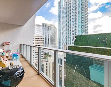 1010 Brickell Ave - Photo Thumbnail 10