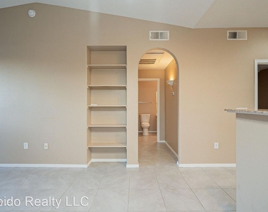 2929 W Yorkshire Dr Unit 2071 - Photo Thumbnail 8