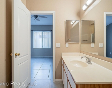 2929 W Yorkshire Dr Unit 2071 - Photo Thumbnail 14