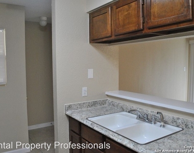 7528 Windsor Oaks - Photo Thumbnail 9