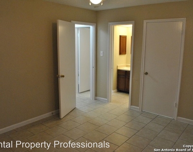 7528 Windsor Oaks - Photo Thumbnail 12