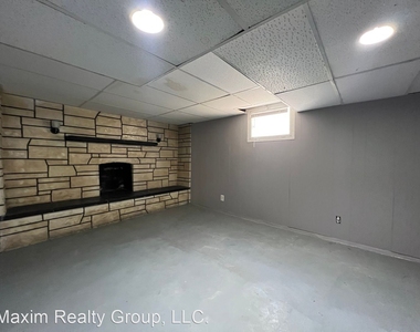 2572 Crown Point Av - Photo Thumbnail 16