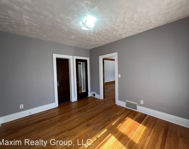 2572 Crown Point Av - Photo Thumbnail 8