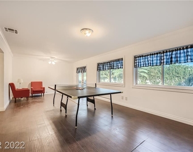 413 Park Way - Photo Thumbnail 14