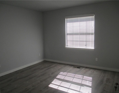 2701 Nw 58th Place - Photo Thumbnail 5