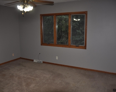 5511 N 93 Avenue Circle - Photo Thumbnail 7