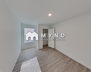 6414 Bernardo Way - Photo Thumbnail 9