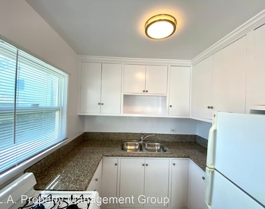 2312 Ocean Park Blvd - Photo Thumbnail 8