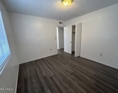 3102 E Cicero Street - Photo Thumbnail 13