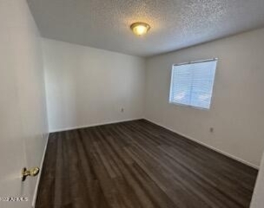 3102 E Cicero Street - Photo Thumbnail 9