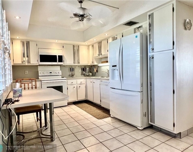 4020 W Palm Aire Dr - Photo Thumbnail 11