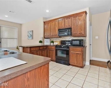 118 R Biscayne Drive - Photo Thumbnail 13