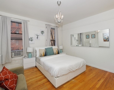 338 East 61st Street - Photo Thumbnail 4