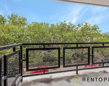 854 Metropolitan Avenue - Photo Thumbnail 3