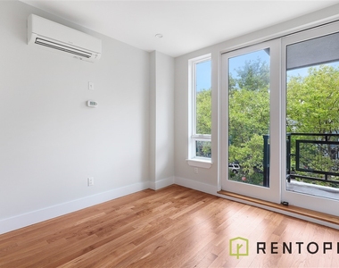854 Metropolitan Avenue - Photo Thumbnail 2