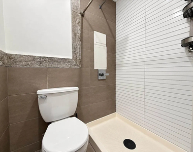 81 Carlton Avenue - Photo Thumbnail 3