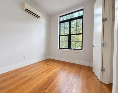 81 Carlton Avenue - Photo Thumbnail 6