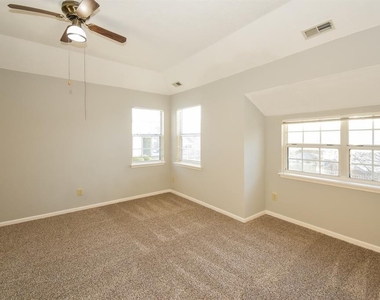 6918 Bretton Circle - Photo Thumbnail 12