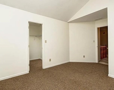 6918 Bretton Circle - Photo Thumbnail 2