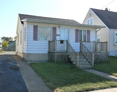 2638 Kenwood Street - Photo Thumbnail 1