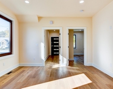 932 Belmont Ave - Photo Thumbnail 8