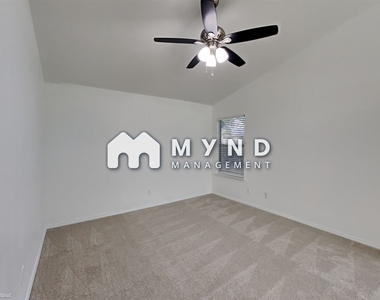 4645 Baytree Dr - Photo Thumbnail 7