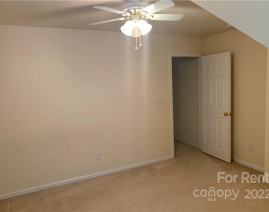 11163 Saintsbury Place - Photo Thumbnail 10