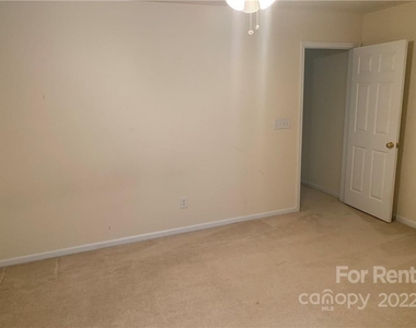 11163 Saintsbury Place - Photo Thumbnail 14