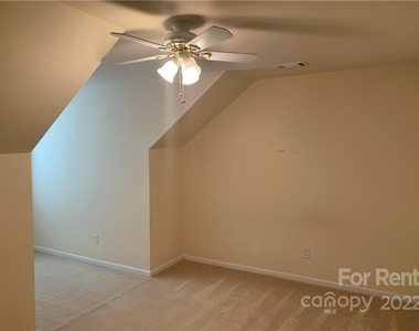 11163 Saintsbury Place - Photo Thumbnail 13