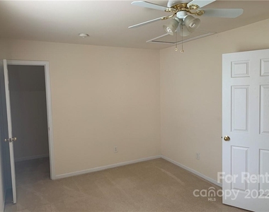 11163 Saintsbury Place - Photo Thumbnail 17