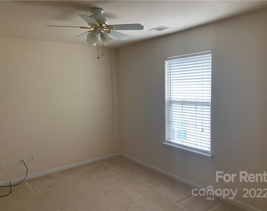 11163 Saintsbury Place - Photo Thumbnail 18